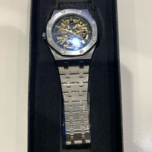 Watches for man and woman , gold and silver color